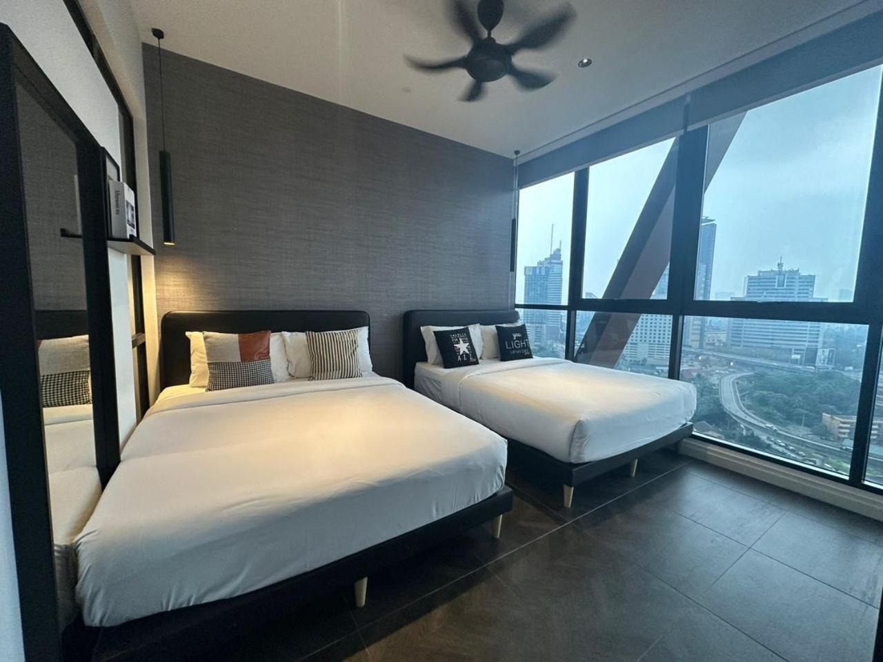 Scarletz Suites Klcc Twin Tower By Purple Orchid Kuala Lumpur Exterior photo