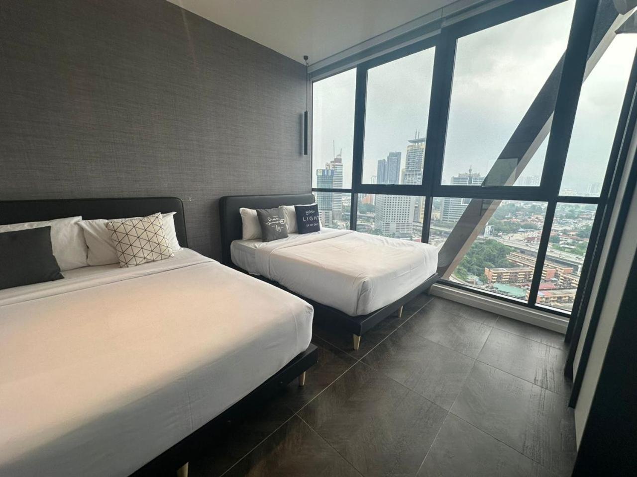 Scarletz Suites Klcc Twin Tower By Purple Orchid Kuala Lumpur Exterior photo